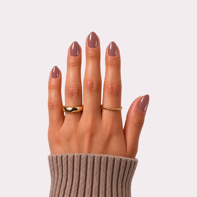 haute mauve me press-on nails on hand